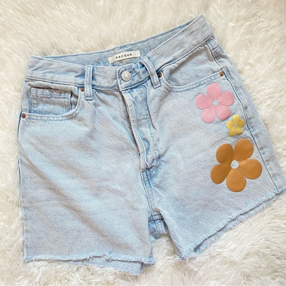 PacSun Eco Light Blue Flower Graphic Girlfriend Denim Shorts